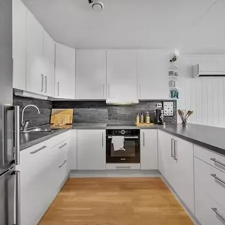 Tromsdalen With A View, Shared Entrance And Kitchen Privat bolig