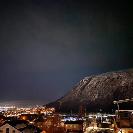Tromsdalen With A View, Shared Entrance And Kitchen Privat bolig Tromsø